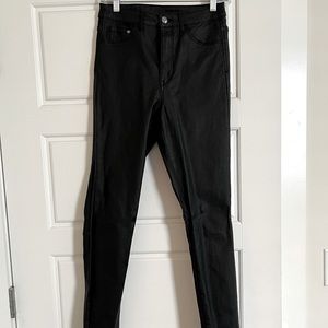 H&M BLACK WAXY COATED JEGGING SKINNY JEANS SIZE 29 / 30